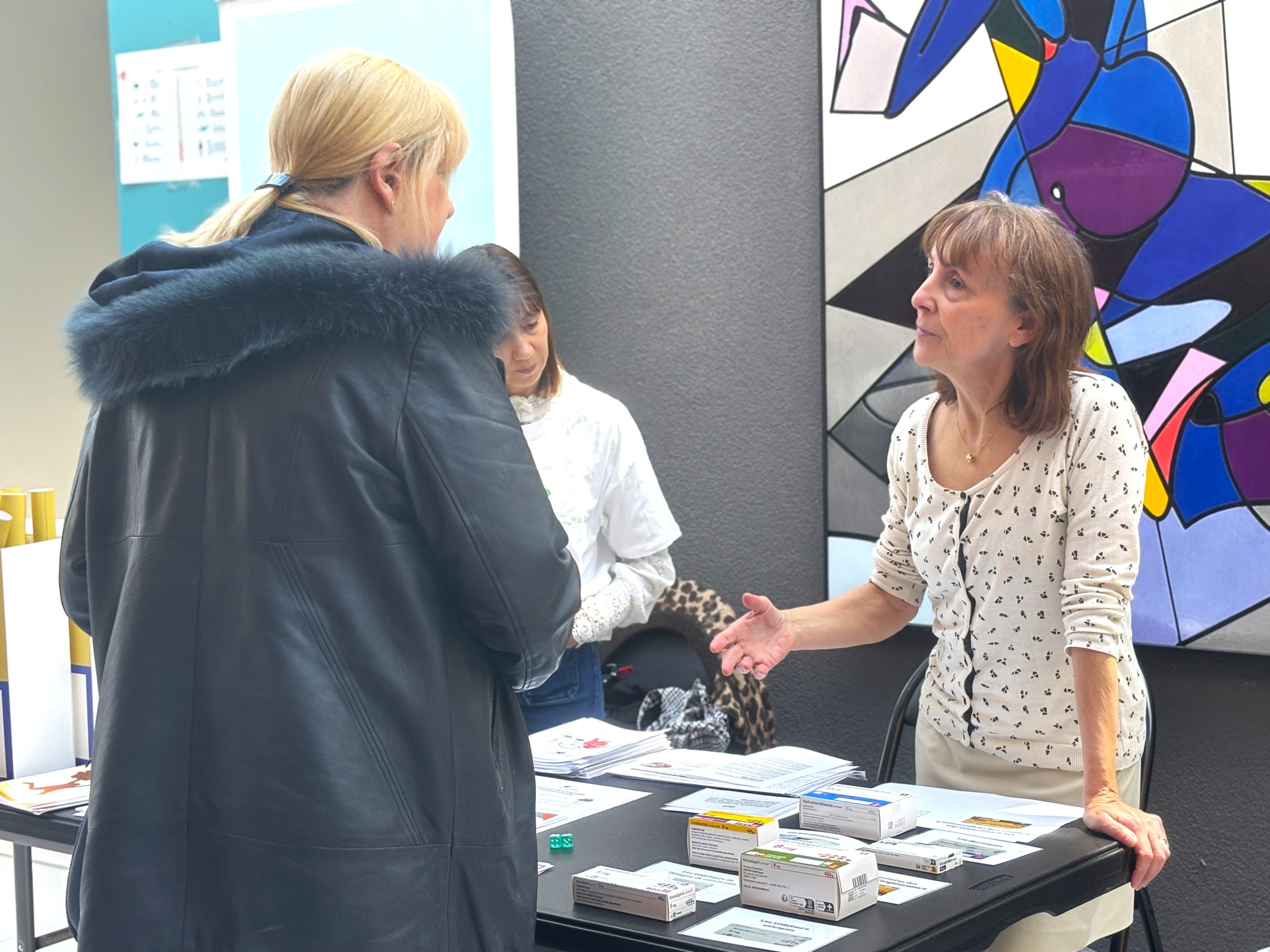 Stand médicaments lors de la journée de dépistage de l'hypertension artérielle