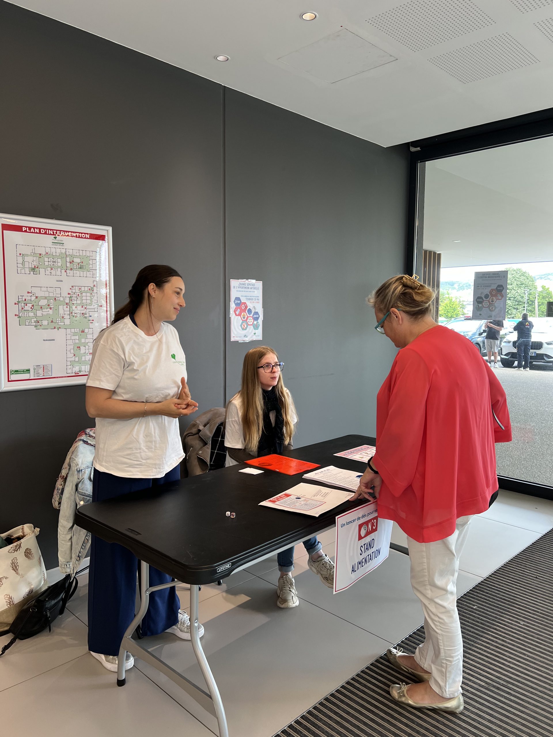 Stand diététique lors de la journée de dépistage de l'hypertension artérielle