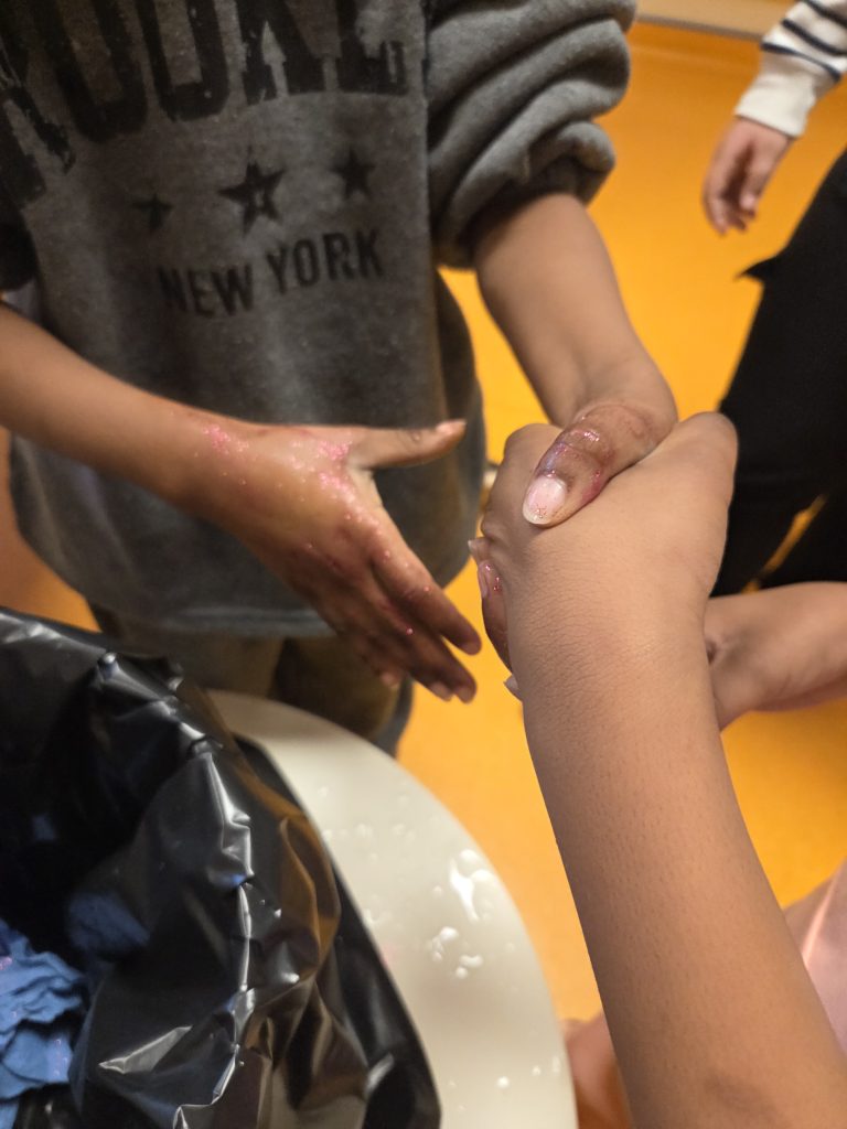 Atelier hygiène des mains pour les élèves de l'école René Haby